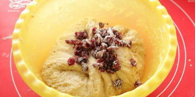 Рецепт гугельхопфа с джемом, миндалем и клюквой