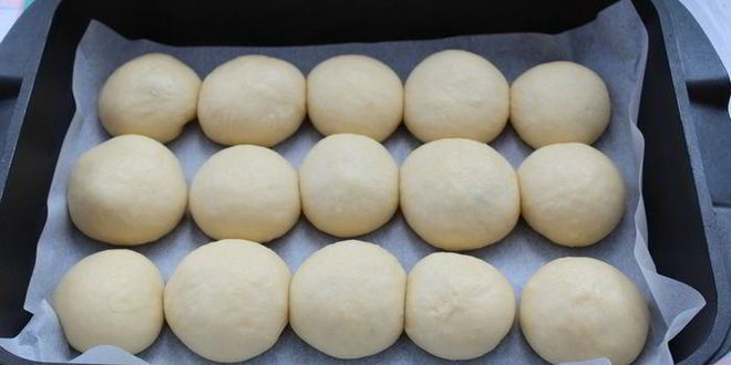 Рецепт ванильных сдобных булочек с джемом