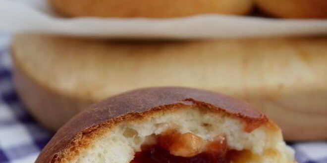 Рецепт ванильных сдобных булочек с джемом