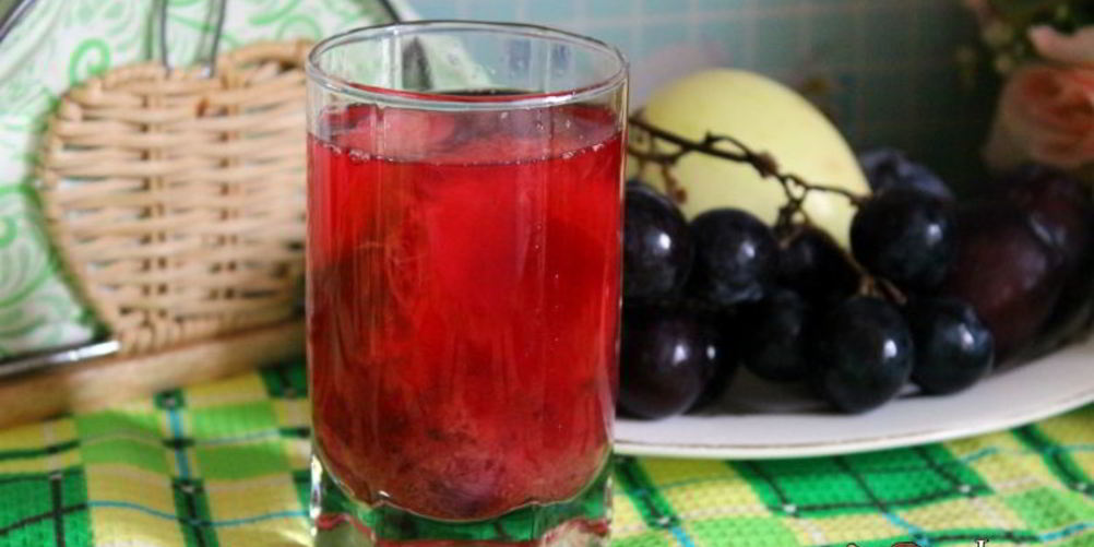 Как приготовить фруктово-ягодный компот с корицей и кардамоном