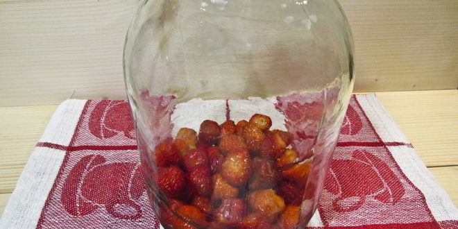 Рецепт клубничного компота на зиму