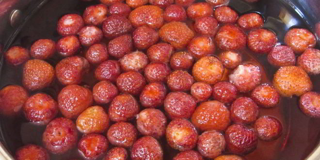 Рецепт клубничного компота с мятой