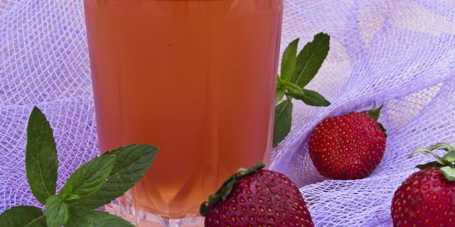 Рецепт клубничного компота с мятой