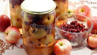 Рецепт Компота из брусники с яблоками