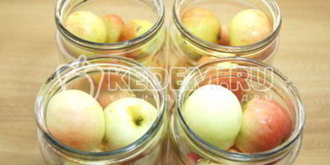 Рецепт компота из брусники с яблоками