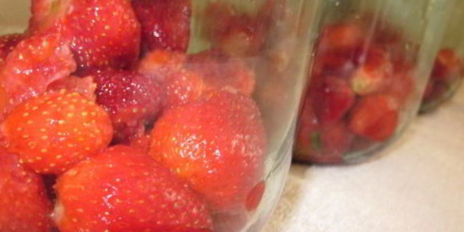 Рецепт компота из клубники на зиму