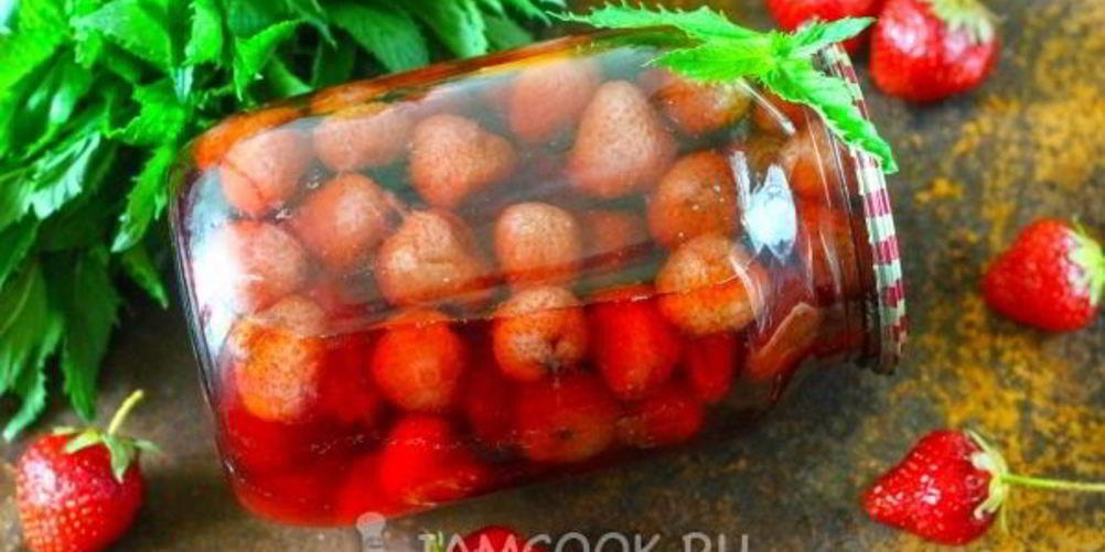 Как приготовить компот из клубники с мятой на зиму