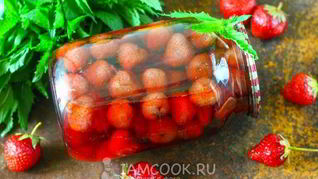 Рецепт Компота из клубники с мятой на зиму