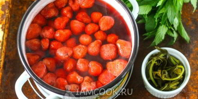 Рецепт компота из клубники с мятой на зиму