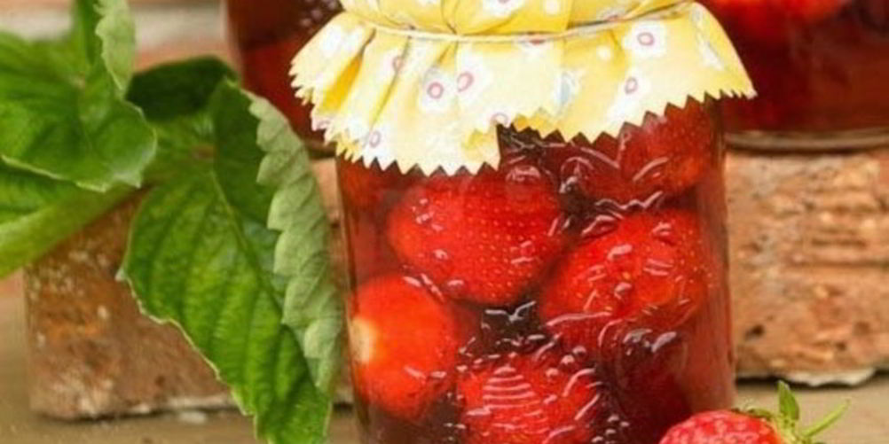 Как приготовить компот из клубники