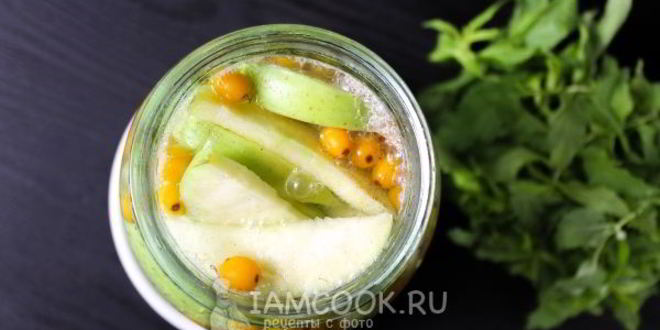 Рецепт компота из облепихи и яблок на зиму