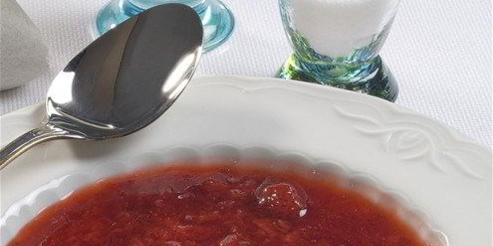 Как приготовить компот из ревеня и клубники со свежей мятой