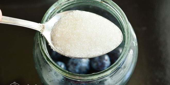 Рецепт компота из слив с косточками на зиму