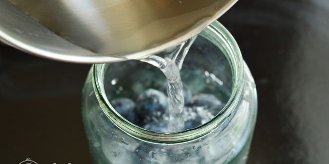 Рецепт компота из слив с косточками на зиму