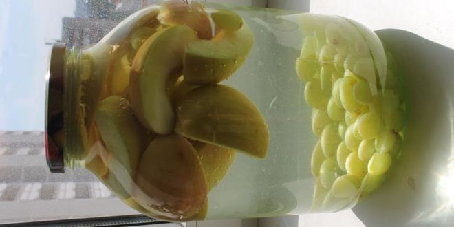 Рецепт компота из винограда с яблоками в зиму