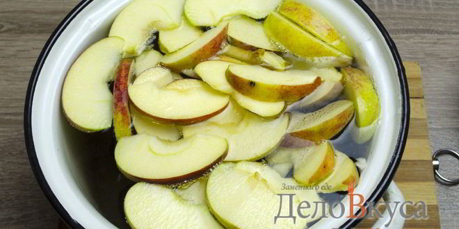 Рецепт компота из вишни и яблок с корицей