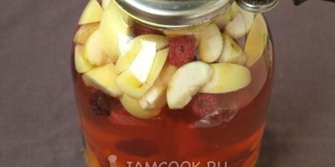 Рецепт компота из яблок, абрикосов и ягод на зиму