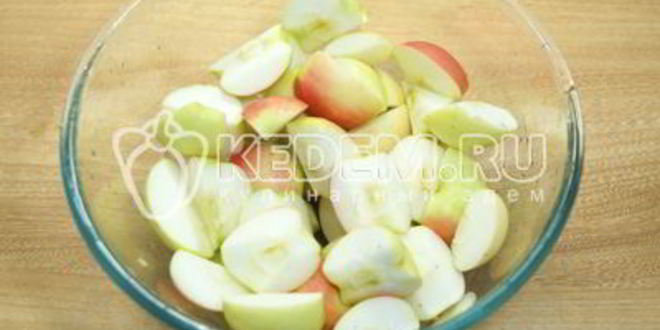 Рецепт компота из яблок и черной смородины