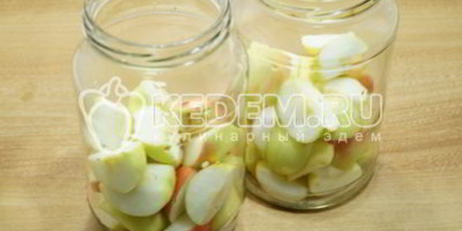 Рецепт компота из яблок и черной смородины