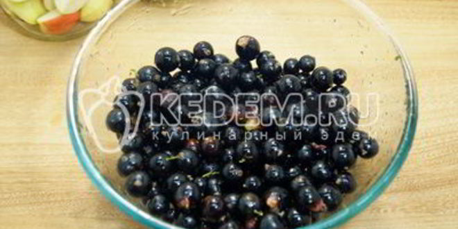 Рецепт компота из яблок и черной смородины