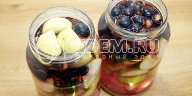 Рецепт компота из яблок и черной смородины