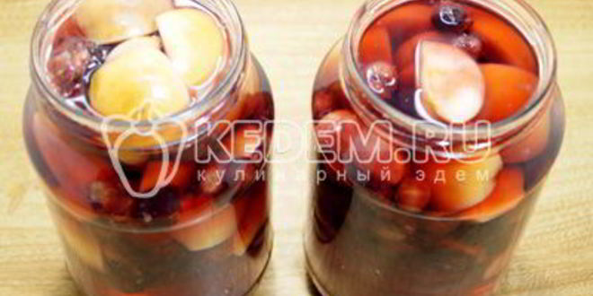 Рецепт компота из яблок и черной смородины