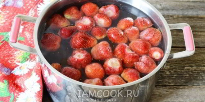 Рецепт компота из замороженной клубники