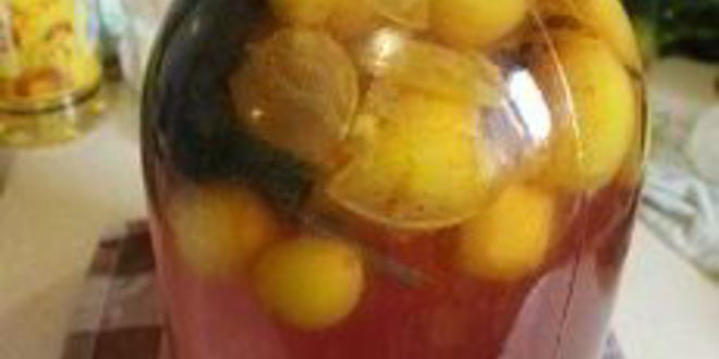 Рецепт сливового компота с базиликом на зиму