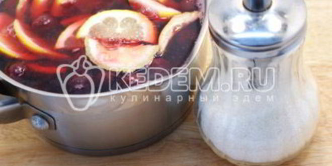 Рецепт вишневого компота с лимоном