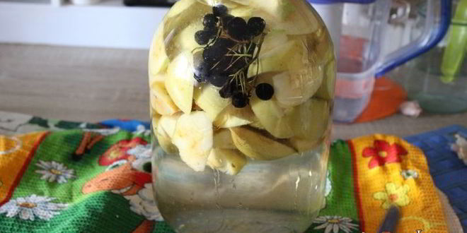 Рецепт яблочного компота с черноплодкой на зиму