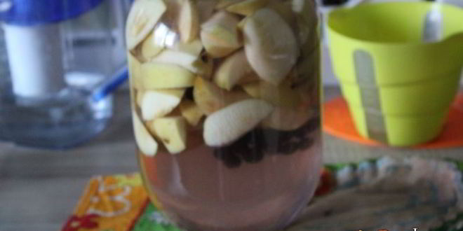 Рецепт яблочного компота с черноплодкой на зиму