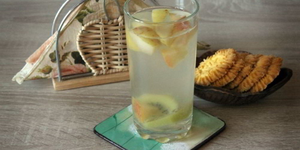 Как приготовить яблочный компот с киви и лимоном