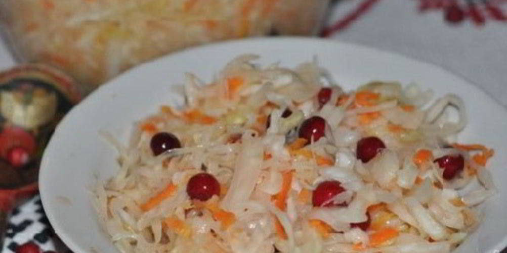 Как приготовить квашеную капусту с клюквой