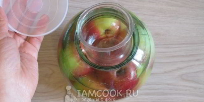 Рецепт квашеных яблок в банках