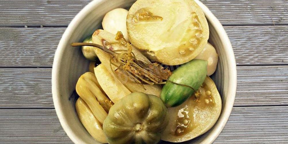 Как приготовить квашеные зеленые помидоры на зиму в банках