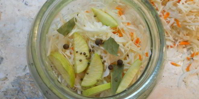 Рецепт капусты маринованной с яблоками
