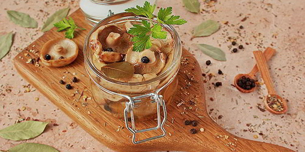 Как приготовить маринованные грузди