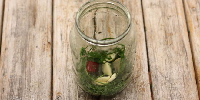 Рецепт маринованных огурцов с луком