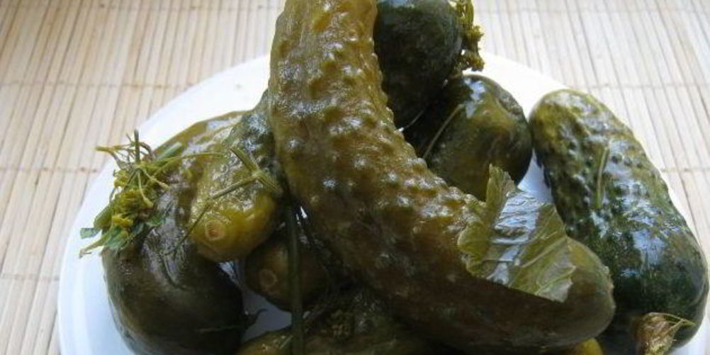 Как приготовить острые огурчики на зиму