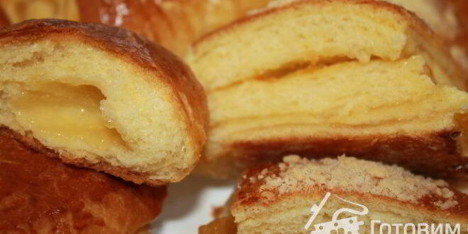 Рецепт дрожжевых рулетиков с яблочным повидлом
