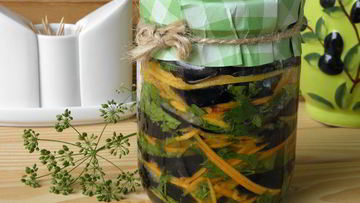 Рецепт Синеньких с морковкой и чесноком на зиму