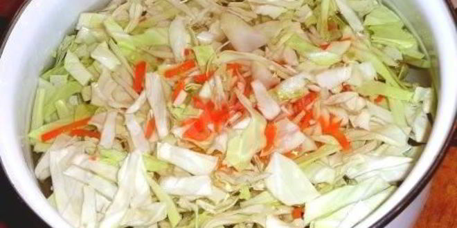 Рецепт быстрой капусты горячим способом в рассоле