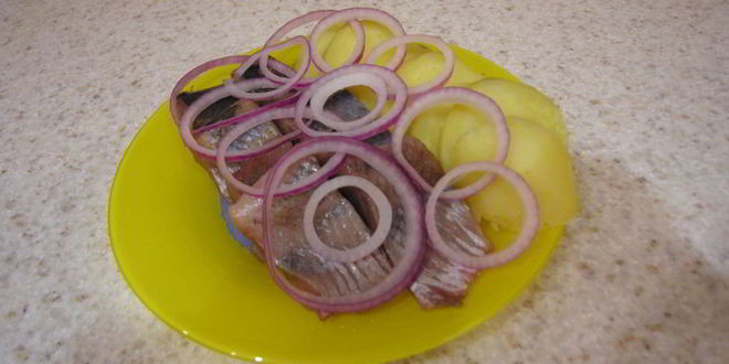 Рецепт домашней малосольной сельди