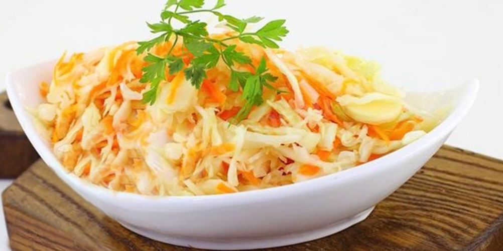 Как приготовить капусту с чесноком горячим рассолом