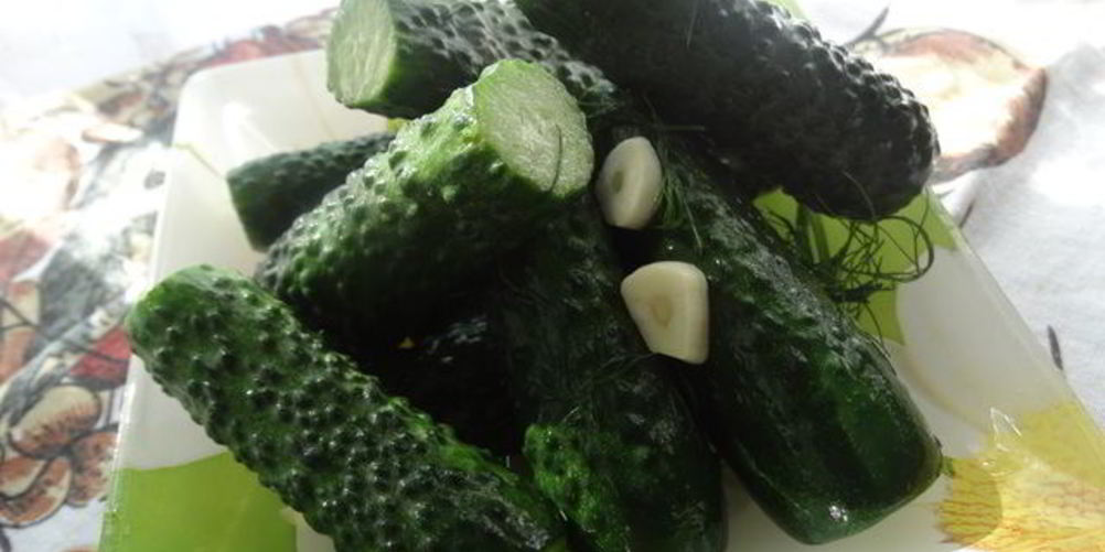 Как приготовить хрустящие малосольные огурчики