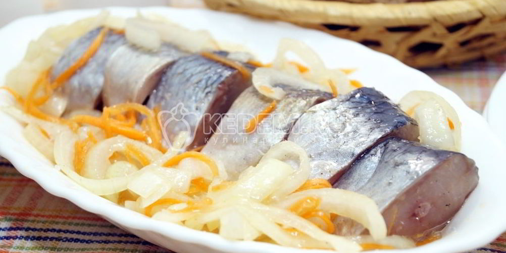 Как приготовить малосольную селедку