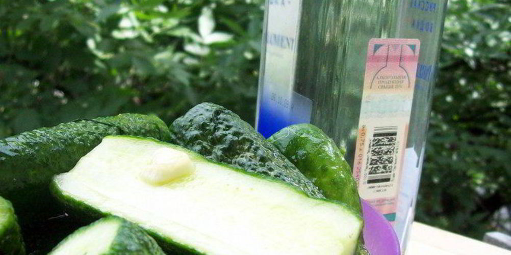 Как приготовить малосольные огурчики в пакете