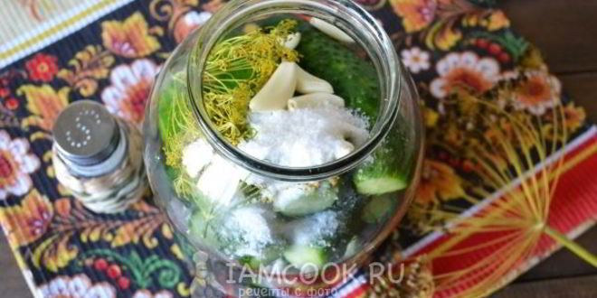 Рецепт малосольных огурцов с чесноком и укропом
