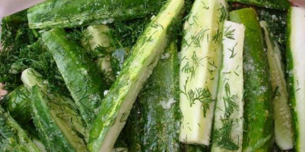 Как приготовить малосольные огурцы засоленные в пакете