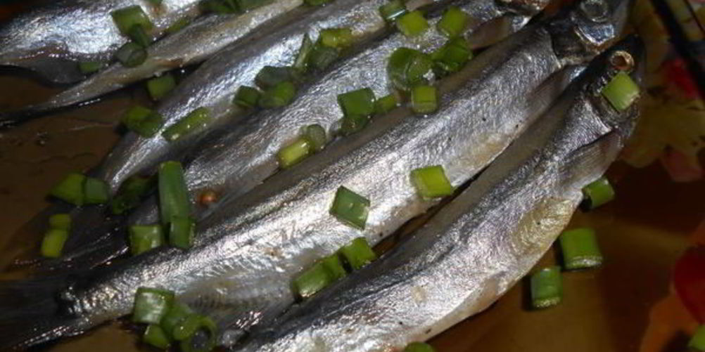 Как приготовить соленую мойву по-домашнему